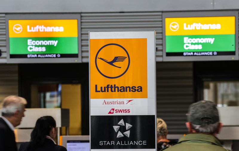 Curse aeriene anulate la Lufthansa din cauza grevei. Sute de mii de pasageri sunt afectați