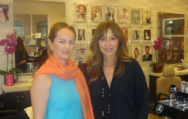 Delia Antal și-a făcut sprâncenele în același salon cu Victoria Beckham!