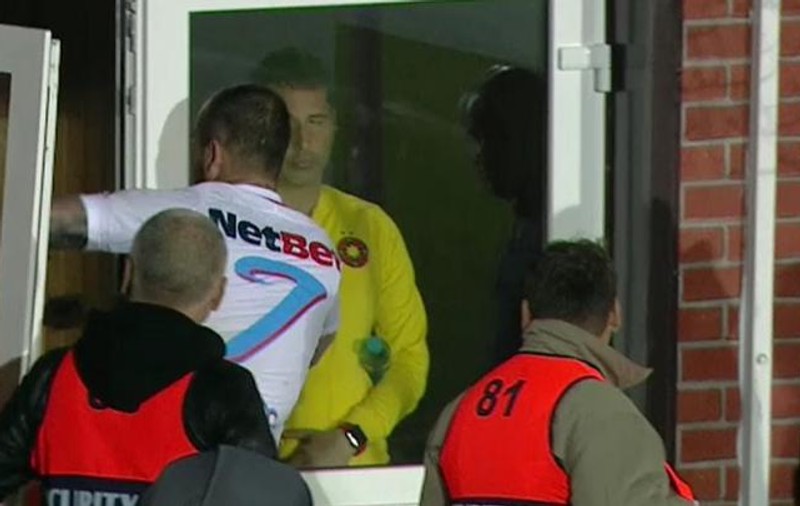 FC Voluntari - FCSB 0-0. Dică a răbufnit la adresa lui Alibec, după ce acesta a spart o ușă: ”N-are comportament de jucător profesionist”. Becali l-a desființat: ”O să stea pe bancă. Crede că se joacă cu mine?”. Toate reacțiile