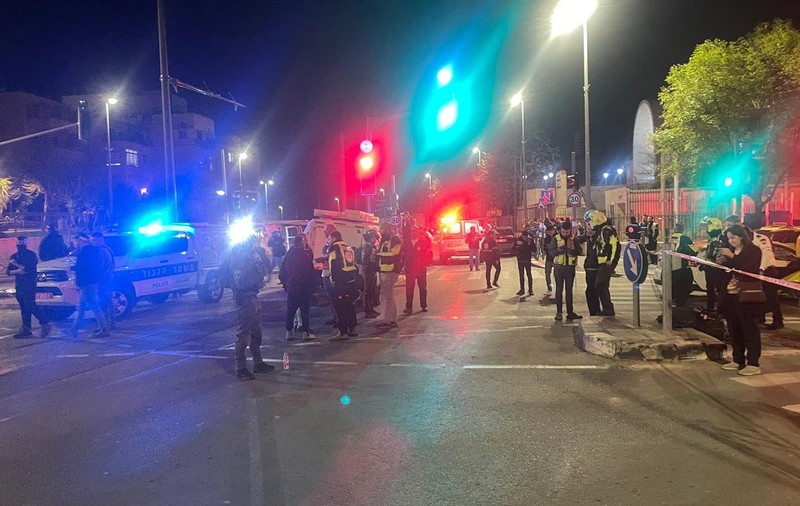 Atacul armat de la o sinagogă din Ierusalim, revendicat de Hamas. Cel puţin 7 morţi şi 3 răniţi