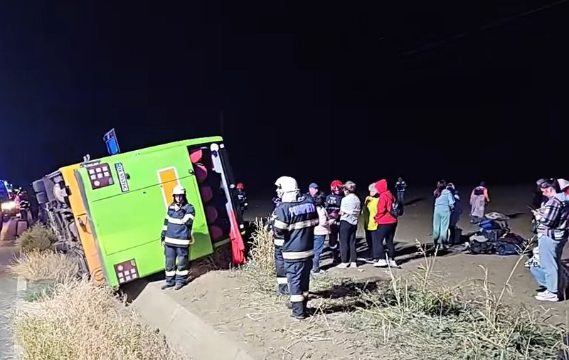 Un autocar cu 83 de ucraineni s-a răsturnat lângă Hârșova, șapte oameni au ajuns la spital, între ei doi copii