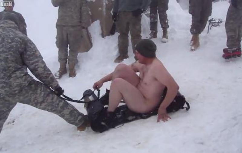 Ce fac soldații americani în Afganistan de plictiseală? Își dau chiloții jos și...! VIDEO