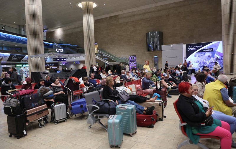 Aproape 350 de români din cei 900 aflați în Israel, repatriați. Alți 92 au fugit în Iordania și au cerut sprijinul MAE