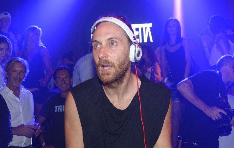 Ce idee trăznită are! David Guetta vrea să MIXEZE în SPAŢIU
