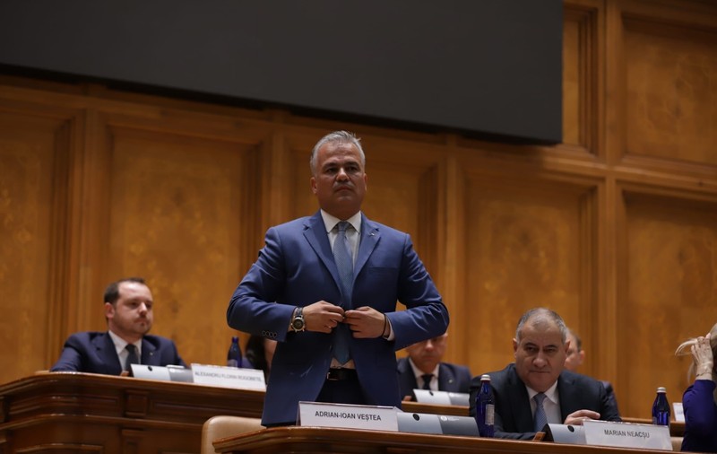 REPORTAJ Ce nu s-a văzut la televizor la votul pentru Guvernul Veștea: social-democrații negociau deja viitorul guvern condus de Sorin Grindeanu