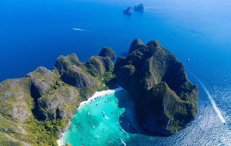 Thailanda redeschide faimoasa plajă Maya Bay, la mai bine de trei ani de când a fost închisă turiștilor