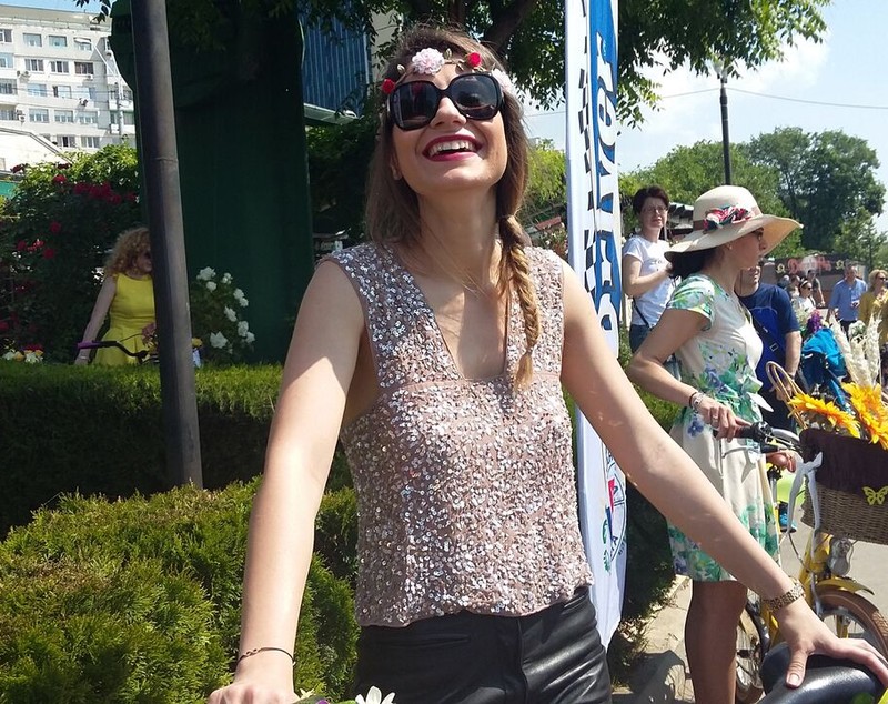 Flori, fete și biciclete pe Faleza Dunării, la Promenada Biciclistelor | GALERIE FOTO
