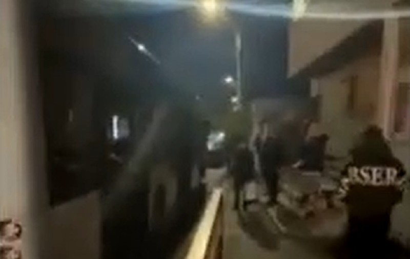 Un șofer de autobuz din Brăila a dat toți călătorii jos pe o stradă din oraș, supărat că plânge un bebeluș în mașină. VIDEO