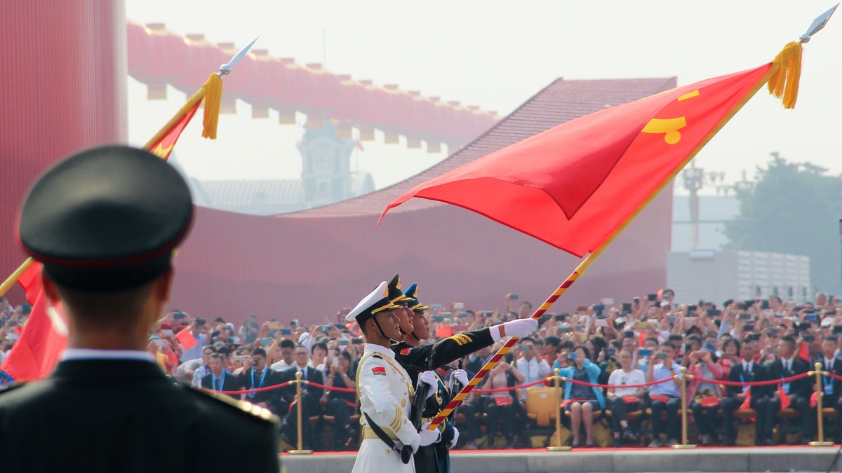 SUA acuză armata chineză pentru un furt de date care afectează 145 de milioane de americani. Armata Chinei la o paradă