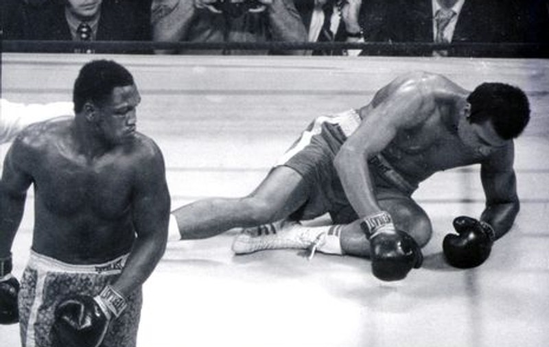 Muhammad Ali, din nou la spital