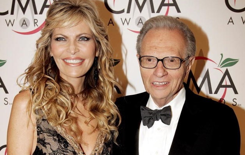 Văduva jurnalistului de televiziune Larry King îi contestă testamentul. Legendarul moderator și-a lăsat întreaga avere copiilor