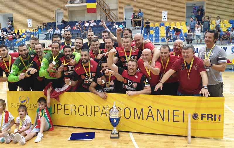 Handbaliștii de la Dinamo păstrează Supercupa României la București