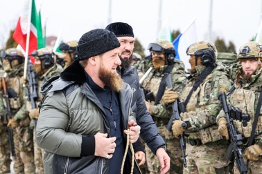 Ramzan Kadîrov, alături de trupele sale, vineri, 25 februarie | Foto: Profimedia