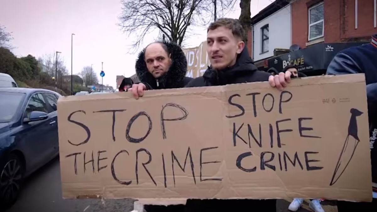 Proteste au avut loc pe străzile din Bordesley Green în Birmingham după ce un adolescent român a fost înjunghiat, 16 februarie 2025