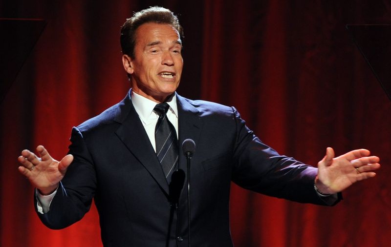 Avionul lui Arnold Schwarzenegger a aterizat de urgenţă
