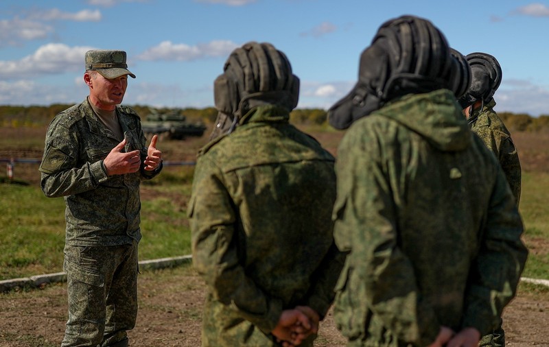 Recrut rus, despre condițiile dintr-o tabără militară: „Mi-au furat adidașii, sunt în șosete la război! 50% din soldați sunt bolnavi”
