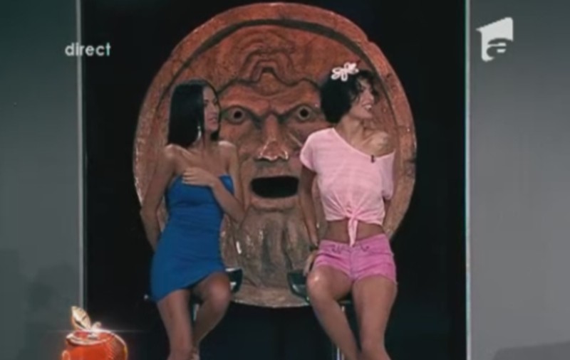 Mădălina Pamfile, în ţinută de plajă, iar Cruduţa, crăcănată! Uite cum au apărut fetele la TV