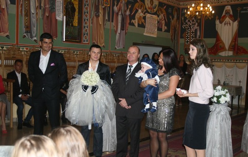 NAŞULE, câţi mai botezi? NICU GHEARĂ i-a botezat băieţelul lui BORNESCU. IMAGINI de la ceremonia religioasă