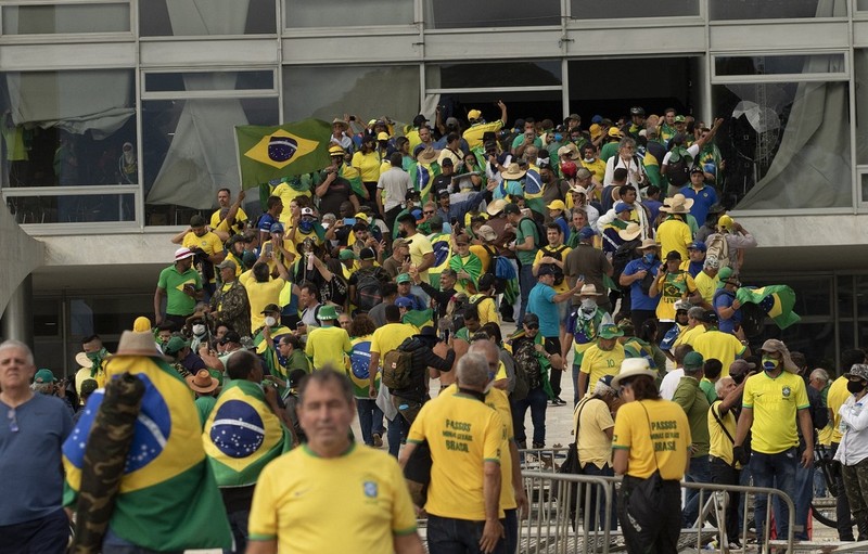 Clădirile guvernamentale din Brasilia au fost ocupate de protestatari. Foto: Profimedia Images