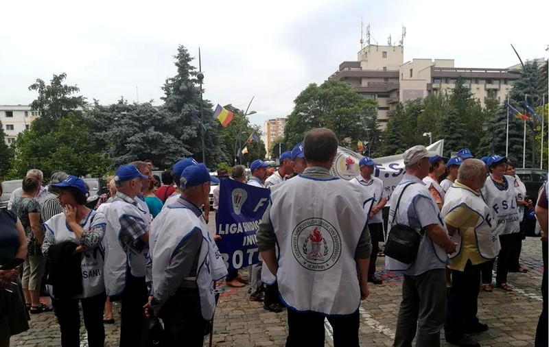 Angajații din învățământ au ieșit în stradă la Botoșani. Vor sporul de 20%