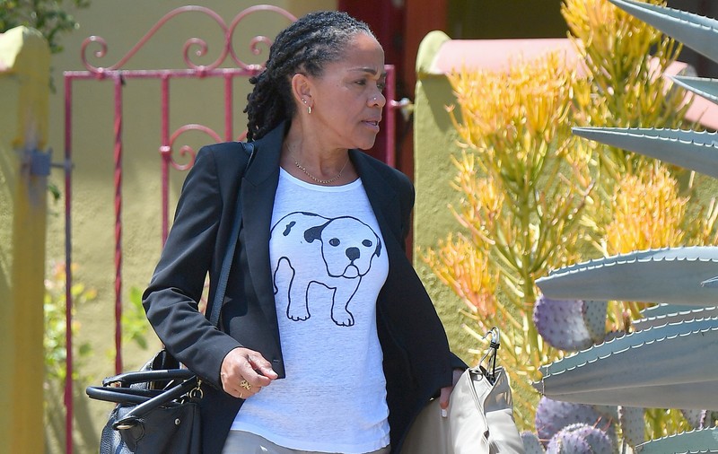 Meghan Markle va fi condusă la altar de mama ei. Doria Ragland a ajuns în Marea Britanie