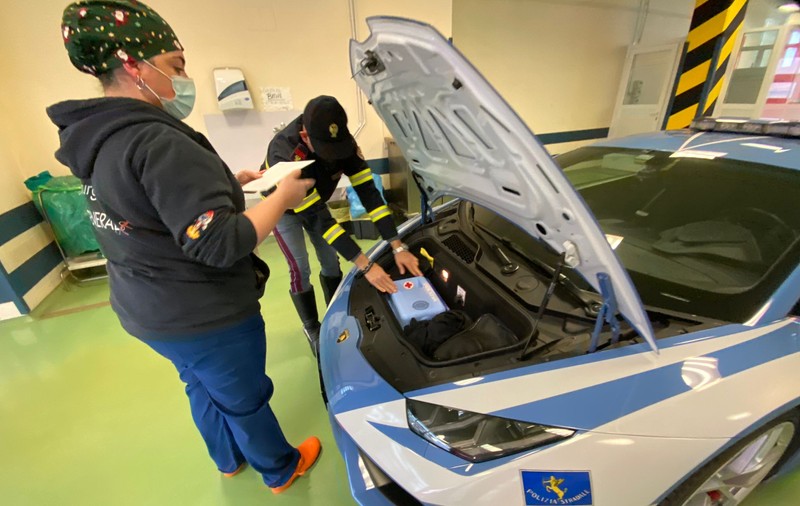 Doi rinichi, transportați cu un Lamborghini Huracan, în Italia. Polițiștii au traversat țara pentru ca organele donate să ajungă la pacienți