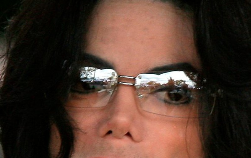 MJ îşi provoca singur dureri pentru a primi calmante