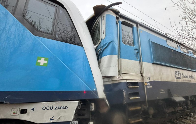 Cel puțin 50 de răniți, după ce 2 trenuri s-au ciocnit, în Cehia