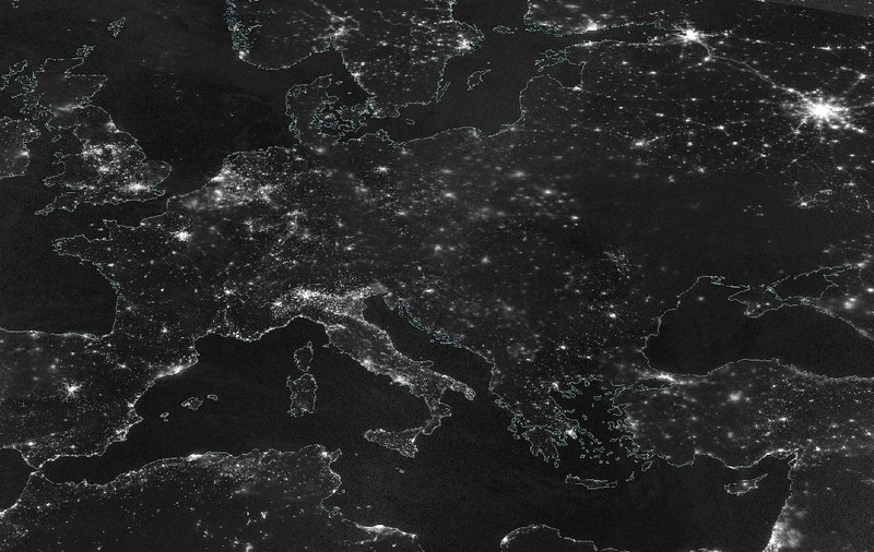 Pana de curent din Ucraina se vede și din satelit. Imagine realizată de sateliții NASA