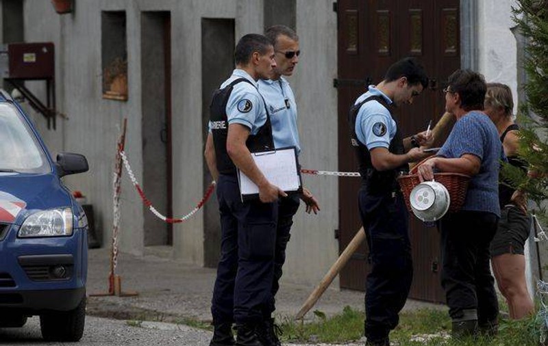 Atac armat în Franţa: Doi bărbaţi au fost împuşcaţi mortal, o adolescentă a fost rănită