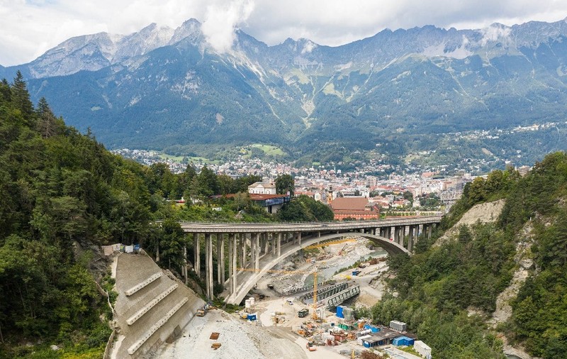 Cel mai lung tunel feroviar va avea 55 de kilometri și va lega două țări europene. Costă peste 8,5 miliarde de euro