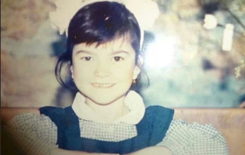 NU O SĂ GHICIŢI a cui este această MUTRIŢĂ SIMPATICĂ. Fanii AU REMARCAT, însă, că LIPSEŞTE CEVA