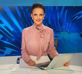 Ana Iorga a lucrat de-a lungul timpului la TVR, Digi 24 și Antena 3 și are un doctorat în Lingvistică