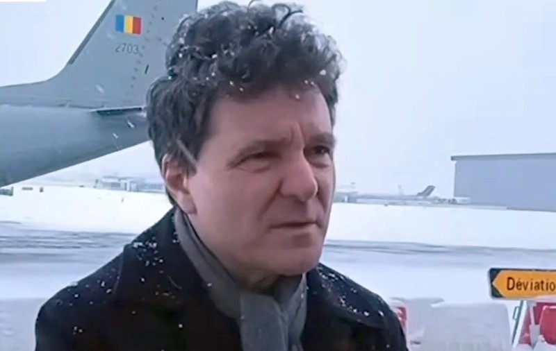 Nicușor Dan va avea internet în avionul Spartan, după ce s-a plâns că a fost „deconectat de realitate”. Radu Miruță: „Ieri s-a făcut un prim test de comunicații”
