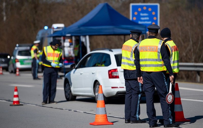 Prădător sexual român condamnat și căutat în toată Europa, găsit într-un portbagaj de mașină, în Germania