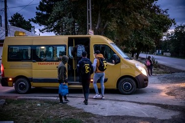 Microbuzul şcolar ducea doar elevii de gimnaziu la școală. Cei de la liceu trebuiau să achite transportul cu alte mijloace