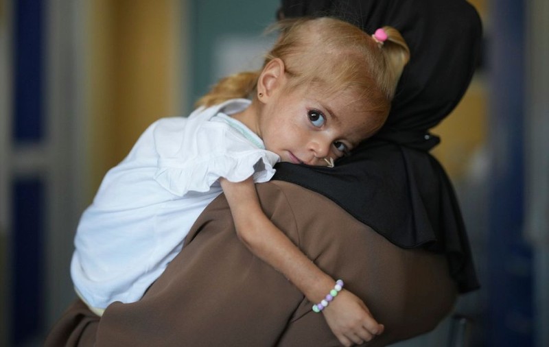 Povestea fetiței de 2 ani evacuată din Gaza și salvată de medici în Italia în ultimul moment: cântărea doar patru kilograme