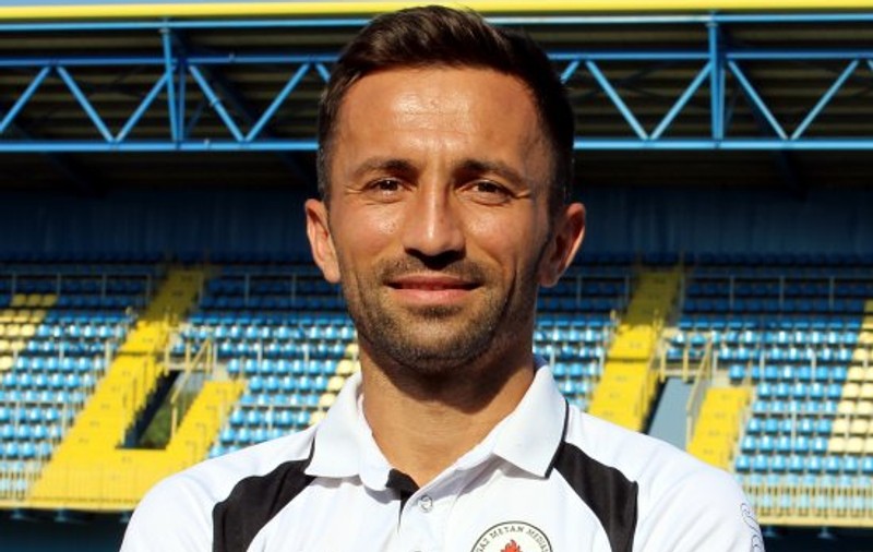 Are ghetele, dar și costumul, mereu la el! Fotbalistul medieşean care a ajuns consilier local