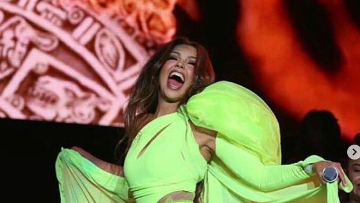 Thalia, probleme tehnice pe scenă, la concert. Nevoită să cânte live. Cum se aude vocea ei de fapt | VIDEO