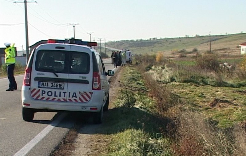 GHINION TERIBIL! Omorât în timp ce își făcea nevoile pe marginea şoselei