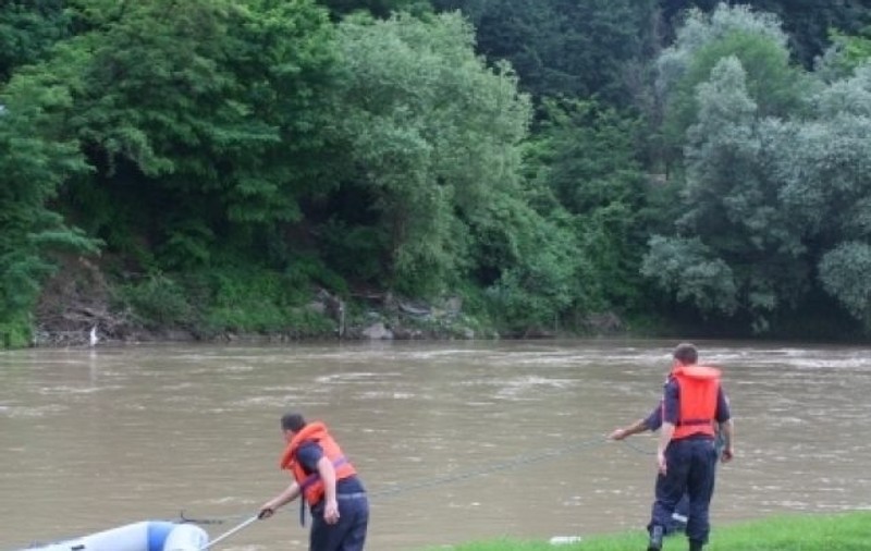 Un bărbat este căutat în apele râului Sălăuţa din Bistrița-Năsăud. Nu s-a mai întors acasă de sâmbătă seară