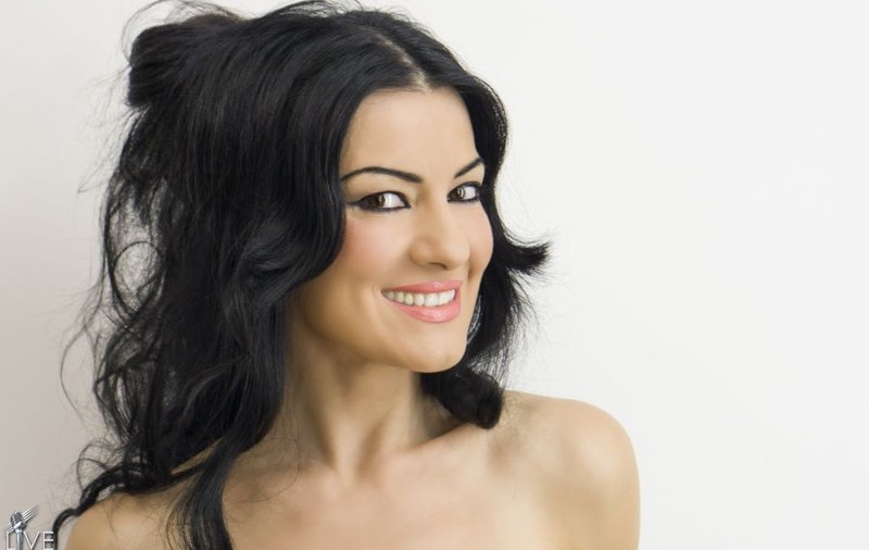 PREMIERĂ LIBERTATEA.RO | Silvia Lee alături de Live Artist lansează un nou single: "2 inimi şi noi 2" .
