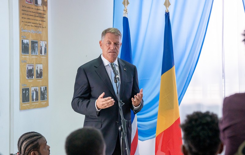 Klaus Iohannis începe vizita în Senegal, ultima ţară din turneul african