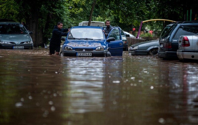 Atenţionare de călătorie emisă de MAE pentru Bulgaria. Țara, sub coduri portocaliu şi galben de ploi