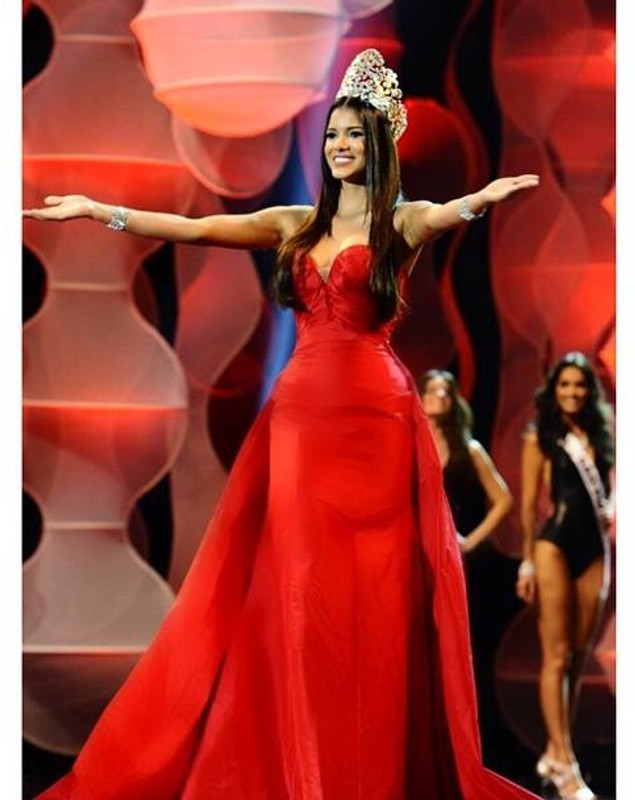GALERIE FOTO /  Ricardo Kaka îşi lasă nevasta pentru Miss Brazilia 2013!