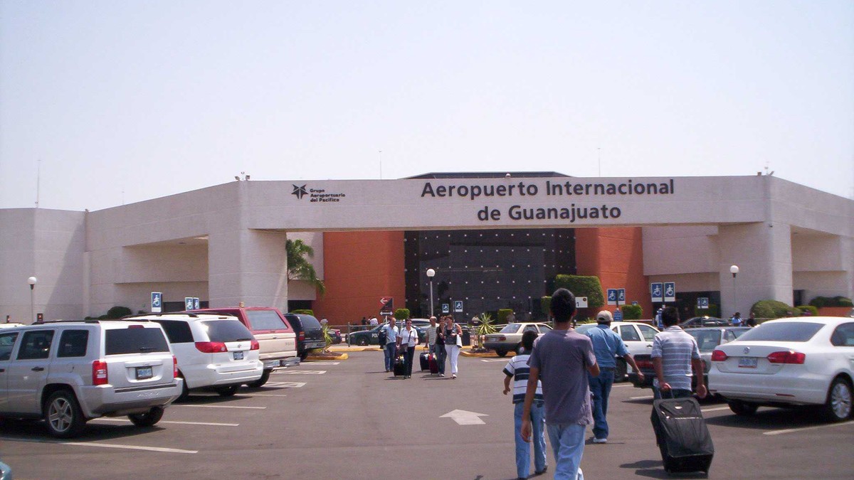 Jaf de un milion de dolari pe un aeroport din Mexic. Tâlhari înarmați au jefuit un avion în 3 minute