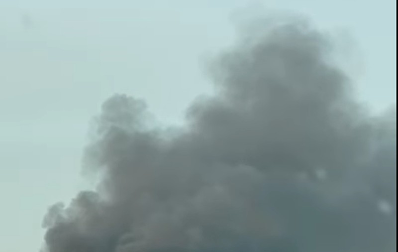 VIDEO | Incendiu în Sărulești. Octavian Berceanu: „Arde unul dintre centrele unde zeci de maşini sunt dezmembrate ilegal”