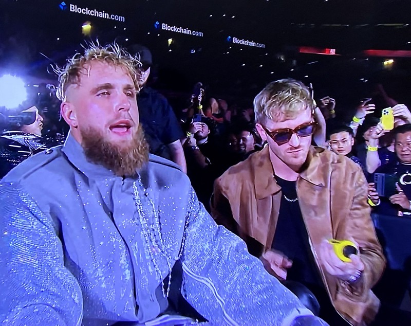 Numele rostit de Jake Paul când a fost întrebat cine va fi următorul lui adversar, după ce l-a bătut pe Mike Tyson în ring. E chiar fratele său