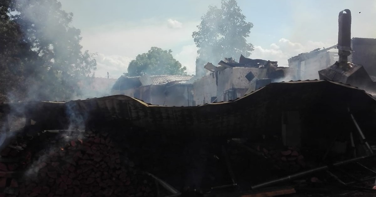 Patru case din Tulnici, Vrancea, cuprinse de flăcări