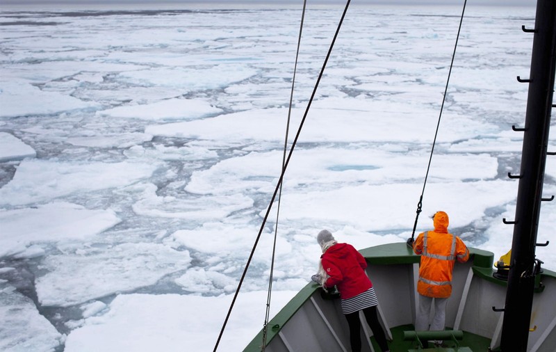 UPDATE | Un elicopter rusesc, cu opt persoane la bord, s-a prăbușit joi în Oceanul Arctic. Epava a fost găsită astăzi